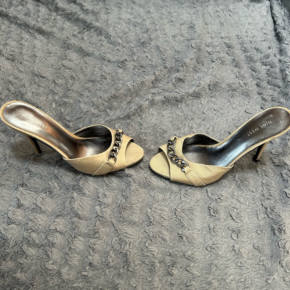 Nine West Tan Heels with Chic Style